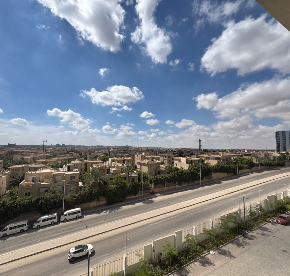 شقة نصف مفروشة للإيجار في زد ويست الشيخ زايد